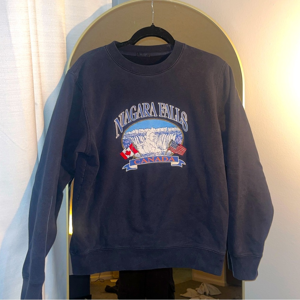 Brandy Melville Niagara Falls Canada Crewneck